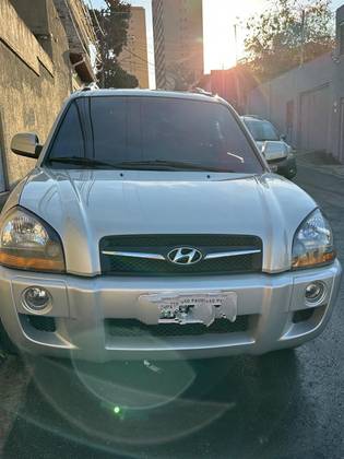 HYUNDAI TUCSON 2.0 MPFI GLS 16V 143CV 2WD GASOLINA 4P AUTOMÁTICO HYUNDAI TUCSON 2.0 MPFI GLS 16V 143CV 2WD GASOLINA 4P AUTOMÁTICO
